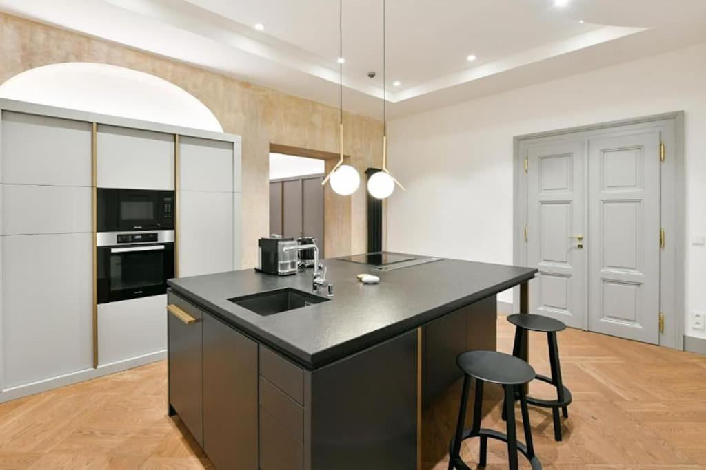 Luxury Old Town Apt, Parking Apartment ปราก ภายนอก รูปภาพ